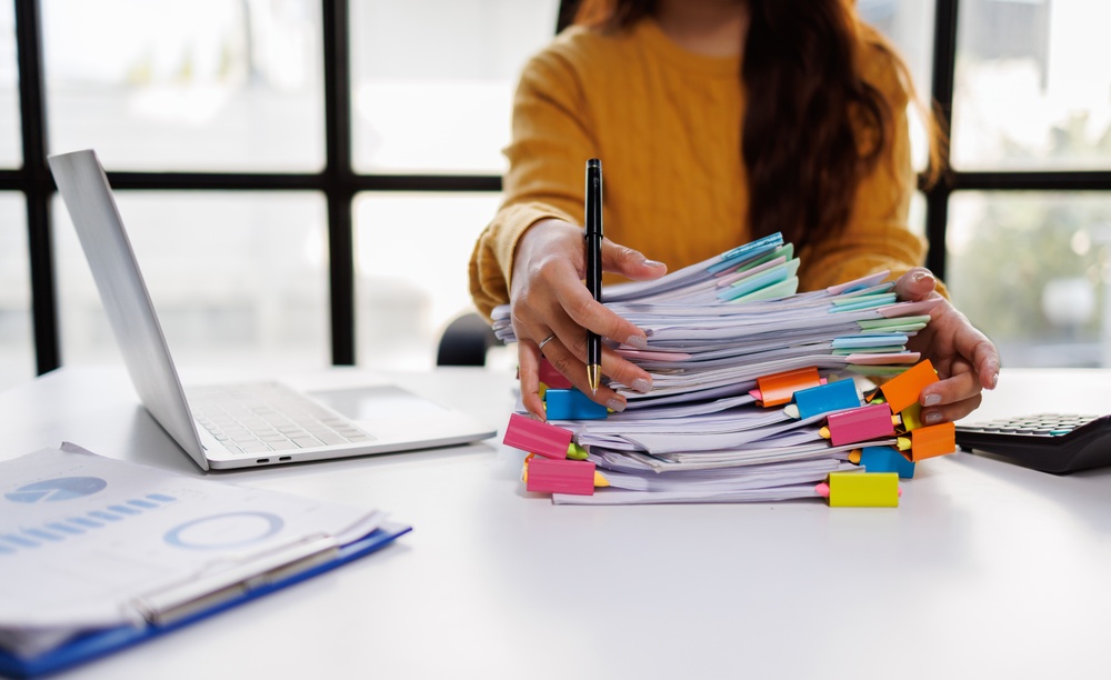 Schulden bereinigen: Überblick verschaffen und Briefe öffnen